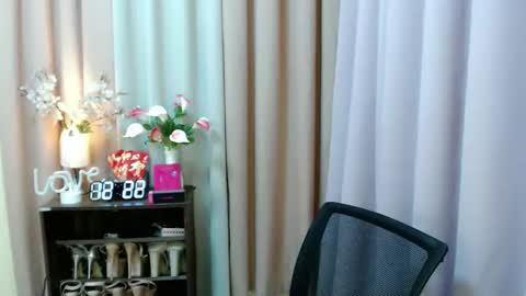 Megan online show from November 14, 4:22 am