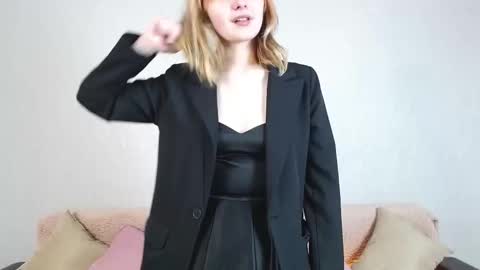 Stacy online show from December 14, 2:00 pm