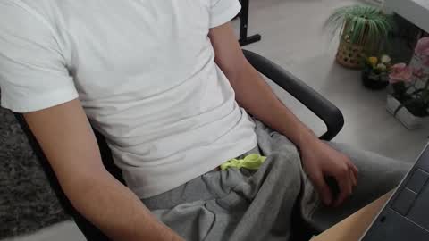 Snapshot of swetlittleboy4u chatting on September 26, 9:46 am SwetLittleBoy4u online show from September 26, 9:46 am