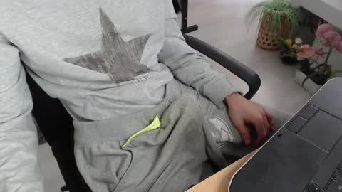 Snapshot of swetlittleboy4u chatting on September 27, 10:31 am SwetLittleBoy4u online show from September 27, 10:31 am