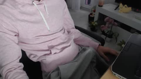 Snapshot of swetlittleboy4u chatting on November 27, 11:34 am SwetLittleBoy4u online show from November 27, 11:34 am