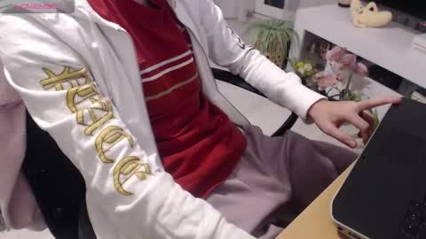 Snapshot of swetlittleboy4u chatting on December 2, 10:05 pm SwetLittleBoy4u online show from December 2, 10:05 pm