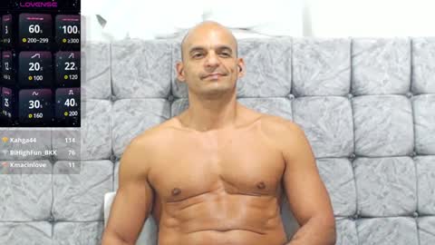    ------- Hi Im Willy  follow me do not forget to put the thumb up  online show from January 3, 1:16 am