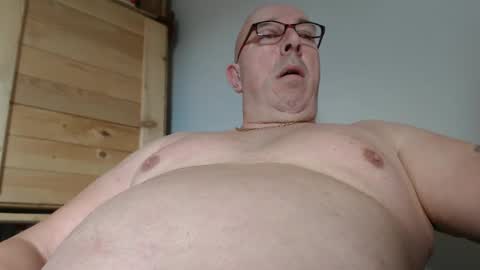 Snapshot of swissscooby55 chatting on December 21, 9:55 am swissscooby55 online show from December 21, 9:55 am