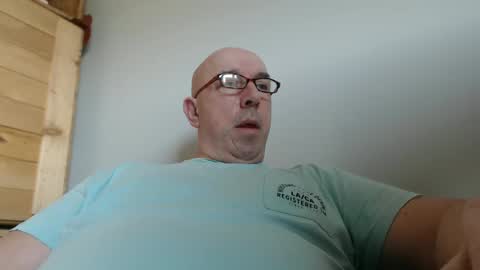 Snapshot of swissscooby55 chatting on March 2, 11:18 am swissscooby55 online show from March 2, 11:18 am
