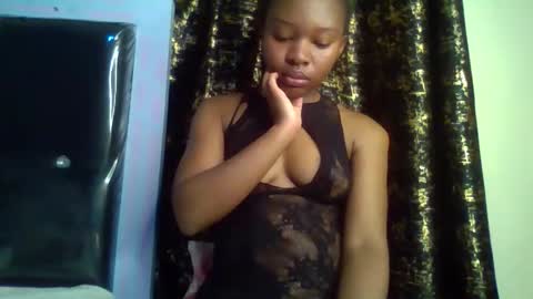 Snapshot of swit_candy chatting on February 11, 6:24 pm Candy online show from February 11, 6:24 pm