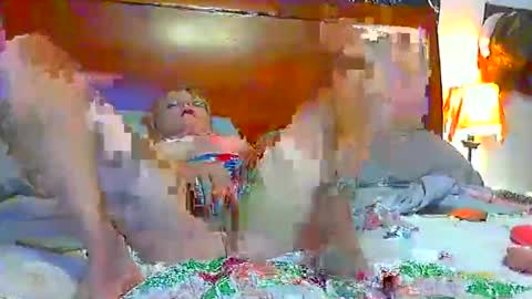 Snapshot of swt_petite_jen1 chatting on June 4, 11:33 pm swt_petite_jen1 online show from June 4, 11:33 pm