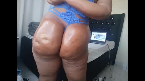 Snapshot of swtsdivas chatting on November 15, 8:11 am swtsdivas online show from November 15, 8:11 am