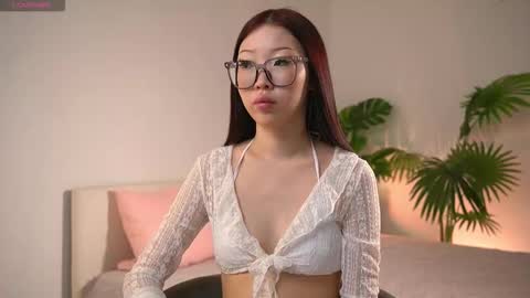 Snapshot of swtty_meivi chatting on February 19, 6:42 am MEI online show from February 19, 6:42 am