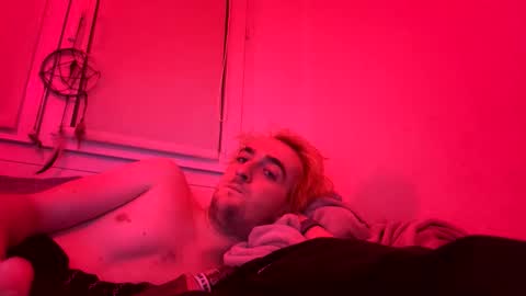 Snapshot of sxynner chatting on January 8, 6:26 am sXyez online show from January 8, 6:26 am