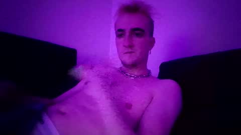 Snapshot of sxynner chatting on January 18, 5:22 am sXyez online show from January 18, 5:22 am