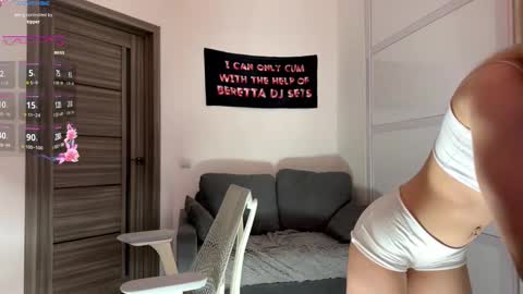 Snapshot of sydneyhackathorn chatting on March 4, 5:08 pm Mona online show from March 4, 5:08 pm