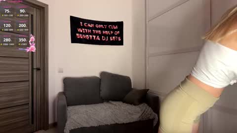 Snapshot of sydneyhackathorn chatting on March 13, 5:08 pm Mona online show from March 13, 5:08 pm