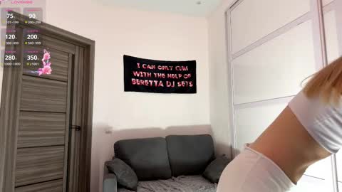 Snapshot of sydneyhackathorn chatting on March 16, 5:06 pm Mona online show from March 16, 5:06 pm