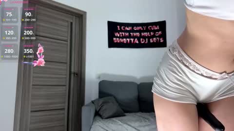 Snapshot of sydneyhackathorn chatting on March 20, 5:07 pm Mona online show from March 20, 5:07 pm