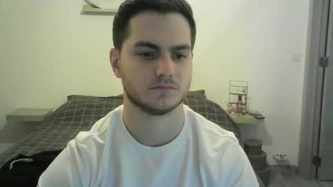 Snapshot of syl092 chatting on December 3, 6:17 pm syl092 online show from December 3, 6:17 pm