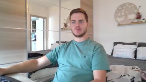 Snapshot of syl092 chatting on October 5, 10:35 am syl092 online show from October 5, 10:35 am