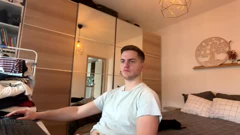 syl092 online show from February 14, 9:39 am