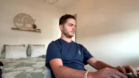 syl092 online show from March 6, 12:56 pm