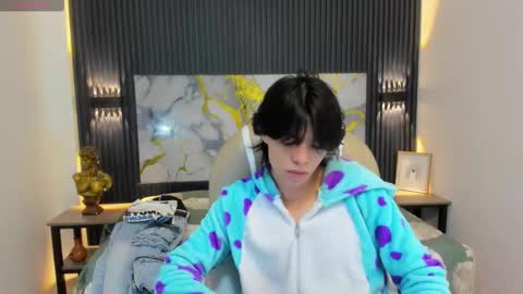 Snapshot of sylasfrost chatting on November 20, 7:13 pm sylasfrost online show from November 20, 7:13 pm