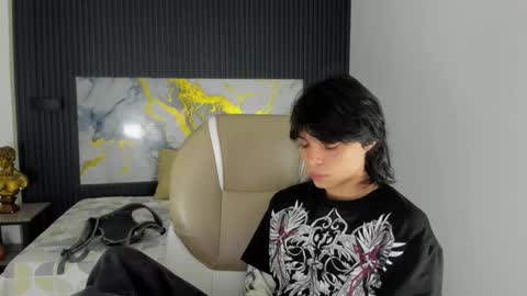 Snapshot of sylasfrost chatting on December 2, 7:53 pm sylasfrost online show from December 2, 7:53 pm