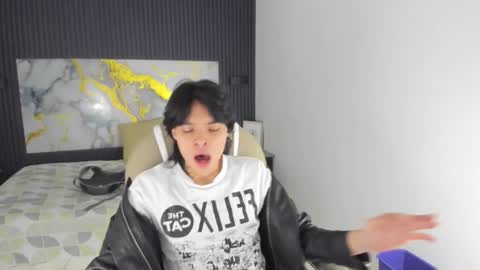 Snapshot of sylasfrost chatting on December 4, 7:33 pm sylasfrost online show from December 4, 7:33 pm