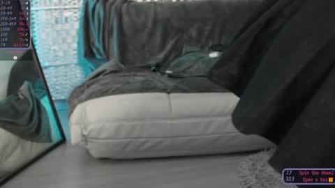 Snapshot of sylvie_fey chatting on March 17, 2:27 am Sylvie online show from March 17, 2:27 am