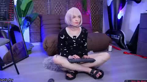 Snapshot of sylvie_fey chatting on July 20, 1:09 am Sylvie online show from July 20, 1:09 am