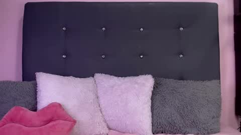 Snapshot of symphonny1 chatting on March 2, 4:32 pm symphonny online show from March 2, 4:32 pm