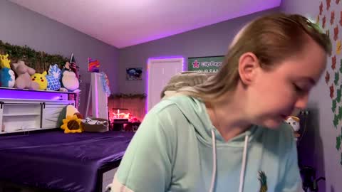 Jennah online show from February 3, 1:26 am