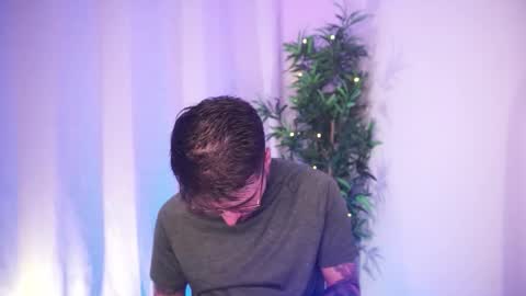 t0ny_wylie online show from February 6, 6:22 pm