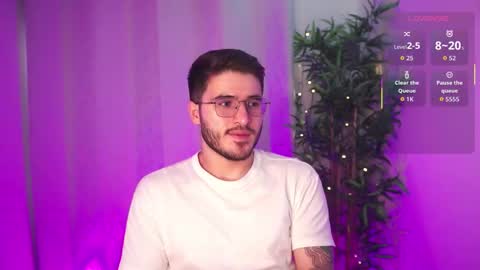 Snapshot of t0ny_wylie chatting on March 28, 7:13 pm t0ny_wylie online show from March 28, 7:13 pm
