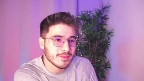 Snapshot of t0ny_wylie chatting on May 5, 1:24 am t0ny_wylie online show from May 5, 1:24 am