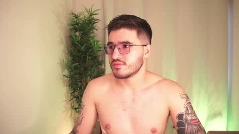 Snapshot of t0ny_wylie chatting on May 30, 6:49 pm t0ny_wylie online show from May 30, 6:49 pm