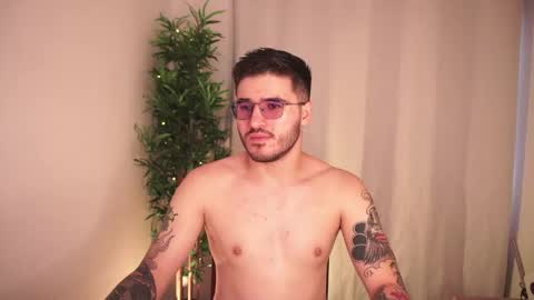 Snapshot of t0ny_wylie chatting on May 31, 5:20 pm t0ny_wylie online show from May 31, 5:20 pm