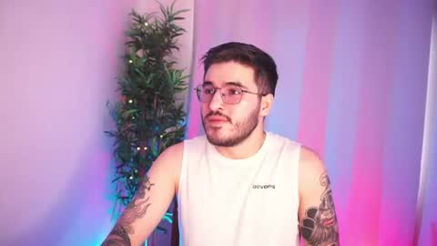 Snapshot of t0ny_wylie chatting on June 10, 2:49 pm t0ny_wylie online show from June 10, 2:49 pm