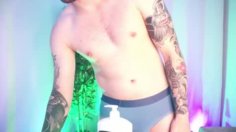 t0ny_wylie online show from June 22, 9:39 am