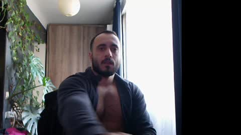 Snapshot of t_huracane chatting on January 25, 12:05 pm Huracane online show from January 25, 12:05 pm