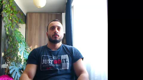 Snapshot of t_huracane chatting on February 27, 6:07 am Huracane online show from February 27, 6:07 am