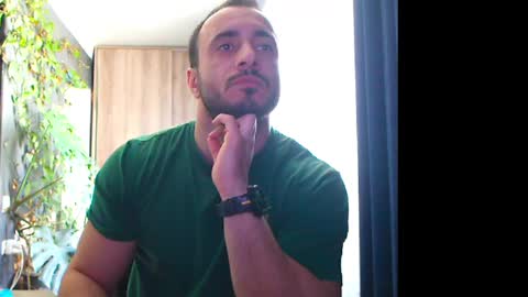 Snapshot of t_huracane chatting on March 10, 9:21 am Huracane online show from March 10, 9:21 am