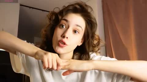 Snapshot of t_tragedienne chatting on November 15, 1:18 pm Heeey im Helena3 -- fav555100333 -- pvts only premium and after my public show 3 online show from November 15, 1:18 pm