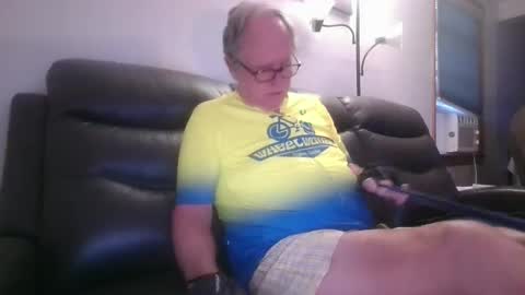 tacrunner66_ online show from September 18, 1:46 pm