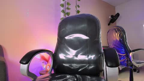 Tahra  online show from June 5, 9:42 pm