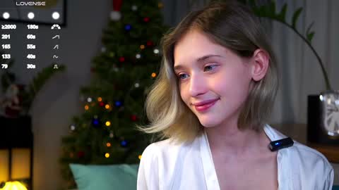 Mia online show from December 20, 9:11 am