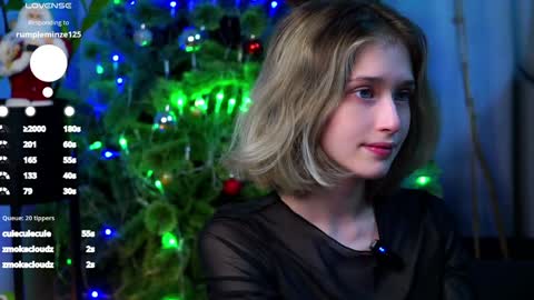 Mia online show from December 22, 4:50 am