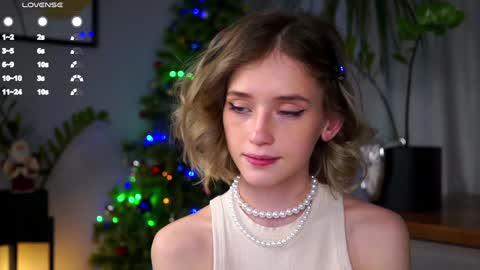 Mia online show from December 29, 1:17 pm