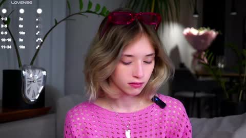 Mia online show from January 12, 1:42 am