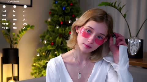 Mia online show from January 19, 1:32 am