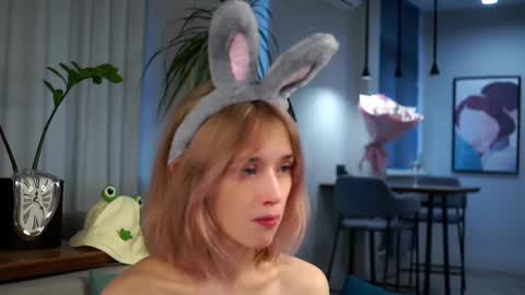 Mia online show from February 13, 7:56 am