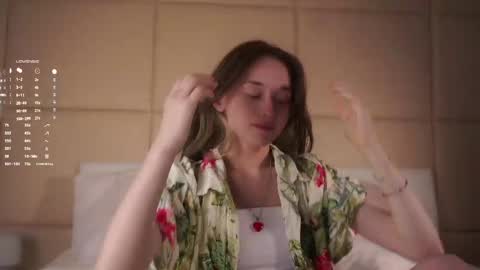 Mia online show from June 8, 1:39 am